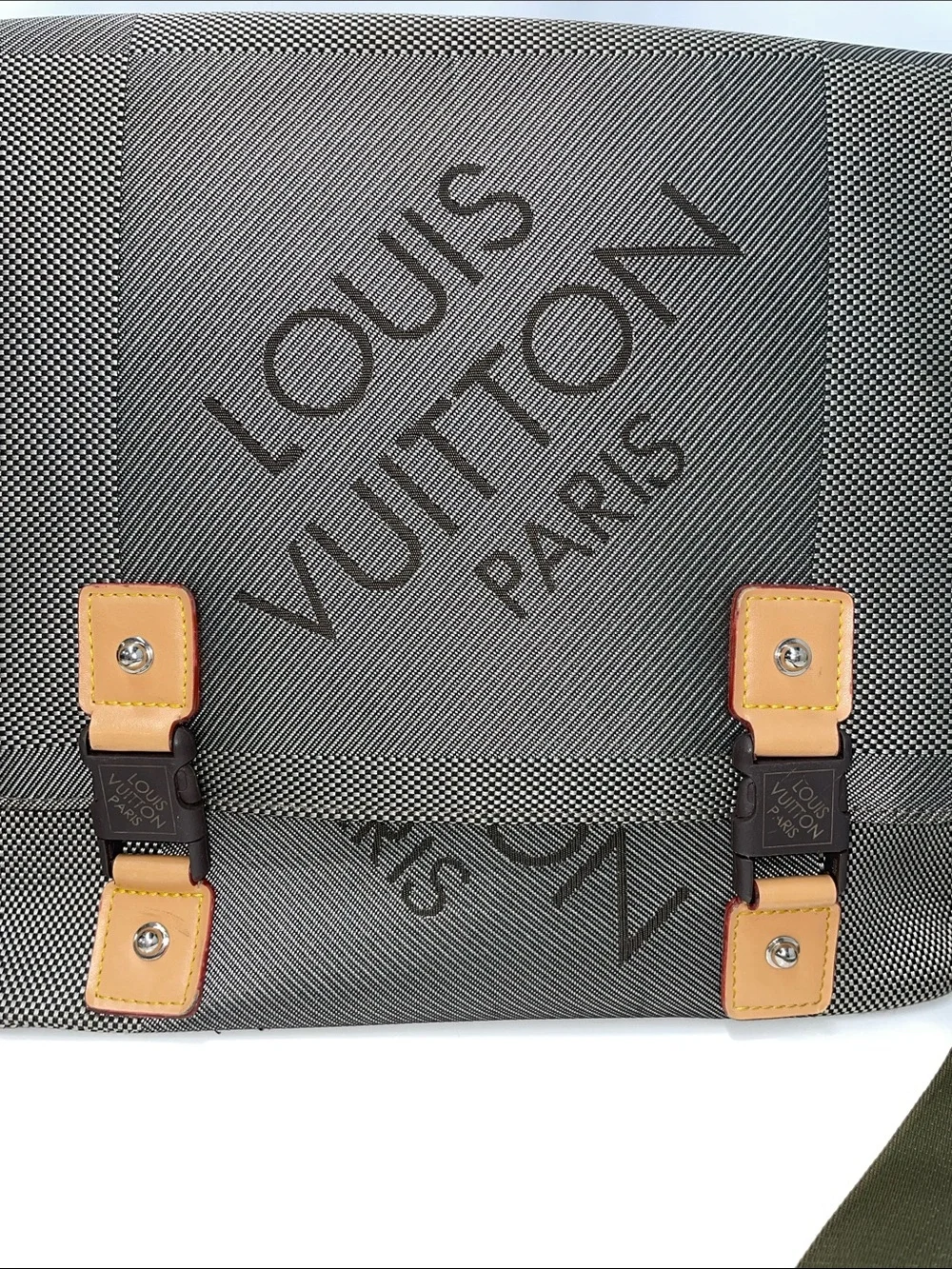 DESIGNER INSPIRED MESSENGER BAG FTL-08-189